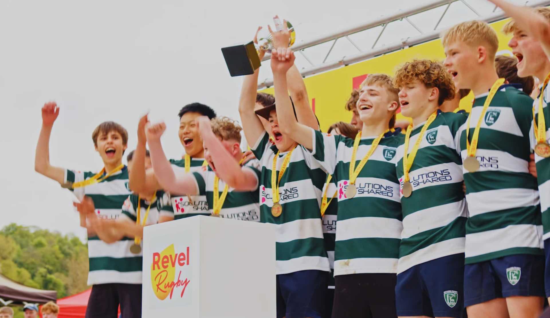 trophy lift podium