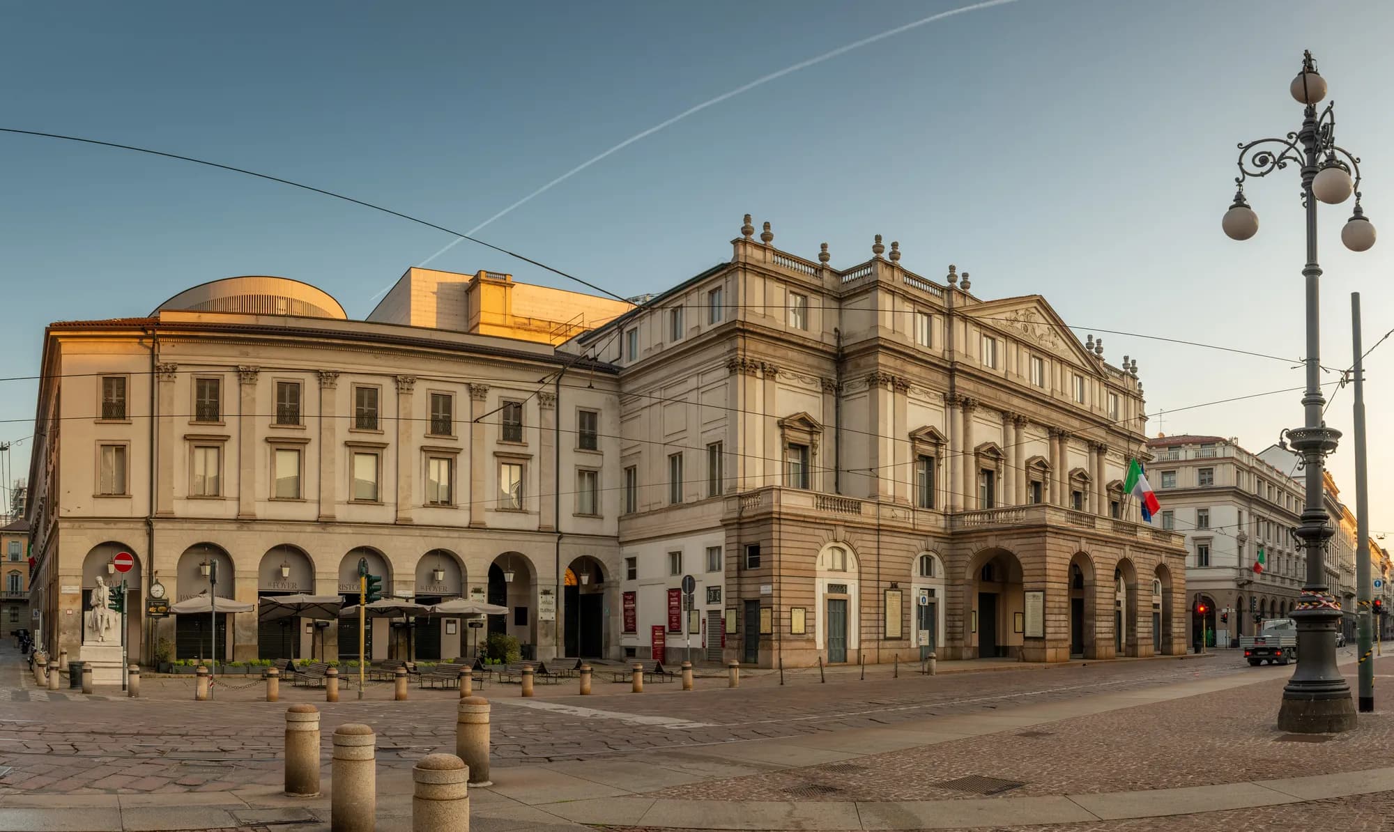 Open-top bus tour of Milan